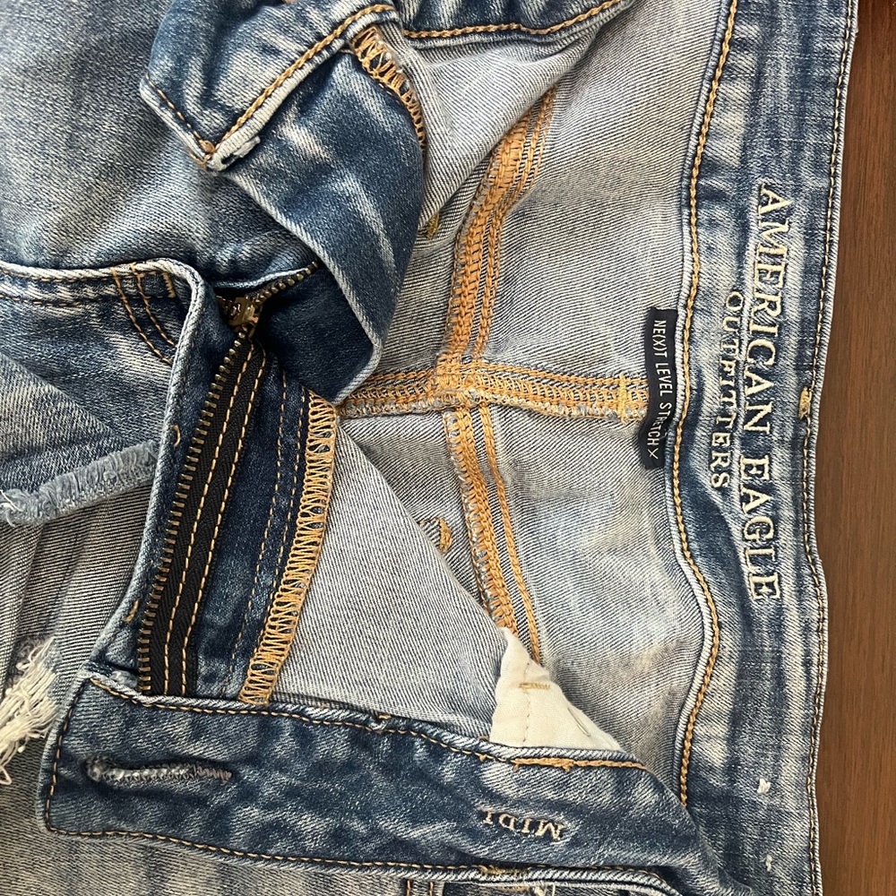American Eagle Outfitters Light Blue Jean Shorts - Picture 3 of 3